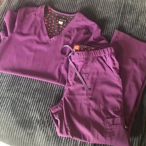 Koi Basics scrub set !